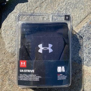 NEW UNDER AMOUR strive volleyball kneepads size med .